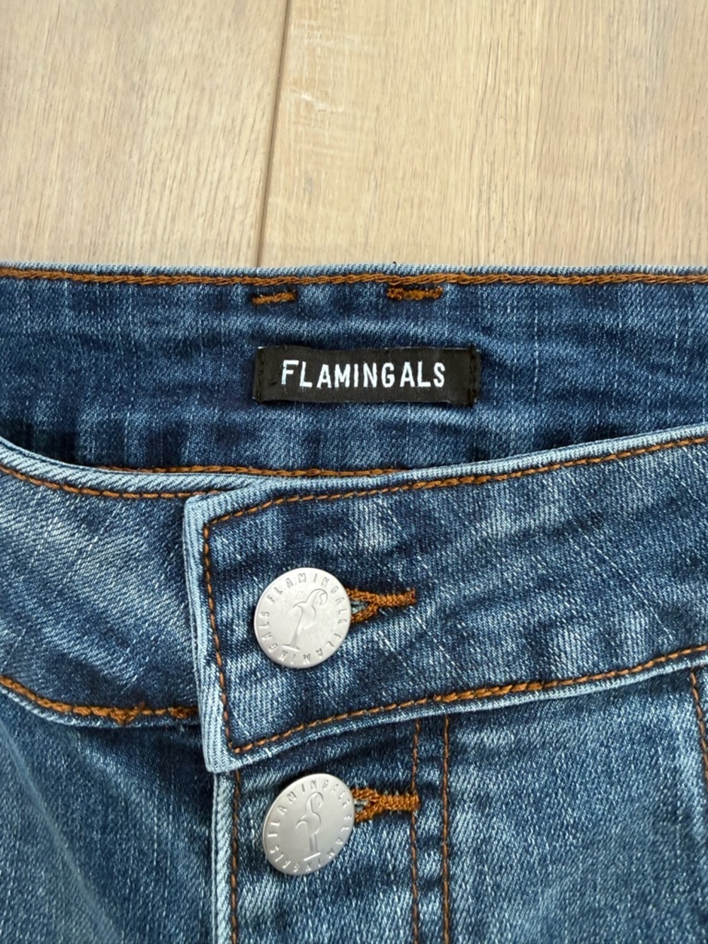 Relaxed Boyfriend Jeans in Washed Blue - Picture 2 of 7